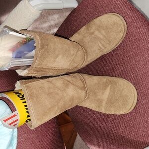Woman's Bearpaw boots